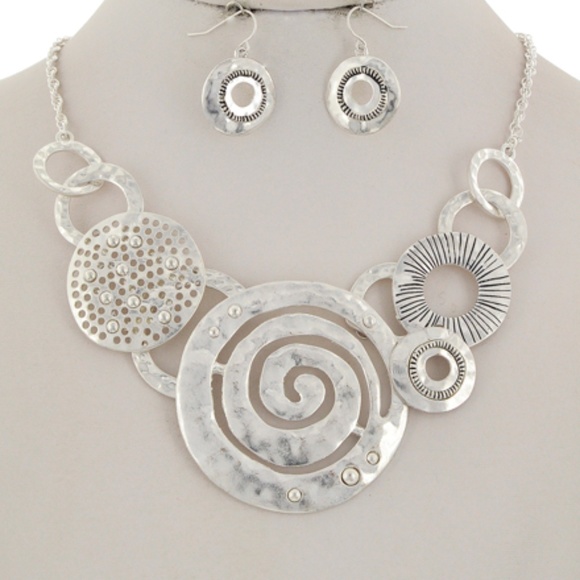 Jewelry - Hamered Metal Necklace Set
